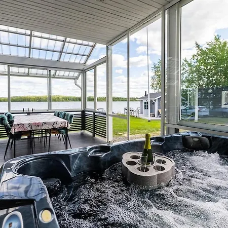 Aurora Riverside - Private Hot Tub&fire Pit * Rovaniemi