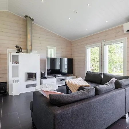 Villa Aurora Riverside - Private Hot Tub&fire Pit Rovaniemi
